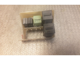 Pojistková skříňka 8369811 BMW 7 E38 1998