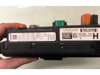 Блок предохранителей 30728512, 30728512 Volvo V70