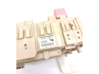 Pojistková skříňka 8273005680, 51461H20 Toyota Avensis T270 2011