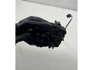 Zámek zadních dveří 2K0827426C Volkswagen Caddy 2008