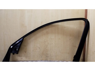 Другая деталь отделки пере́дней дверей