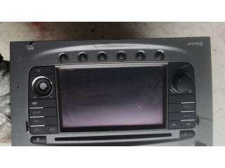 Радио/ проигрыватель CD/DVD / навигация