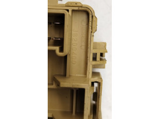 Блок предохранителей  JB200400   Subaru Forester SF    