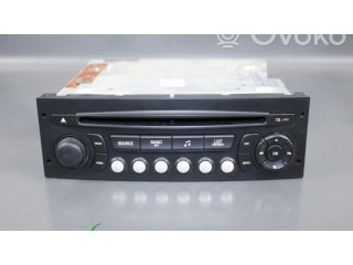 Радио/ проигрыватель CD/DVD / навигация