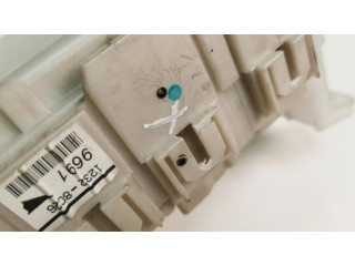 Pojistková skříňka 8D011572, 8273042011 Toyota RAV 4 (XA30) 2008