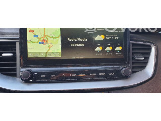 Радио/ проигрыватель CD/DVD / навигация