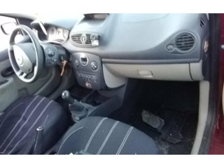 Ручка стеклоочистителей 8201590631 Renault Clio III