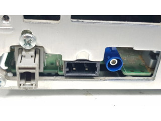 Радио/ проигрыватель CD/DVD / навигация