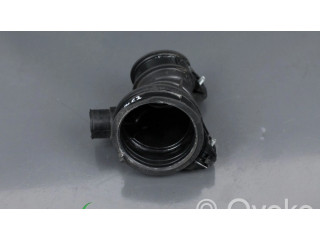 Другая деталь отсека двигателя