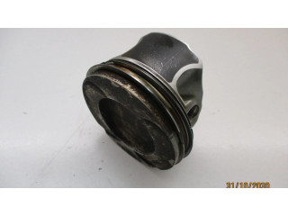 Píst 270920   Mercedes-Benz B W246 W242  pro benzínový / Газ motor 2.0 270.920 Benzinas-Dujos