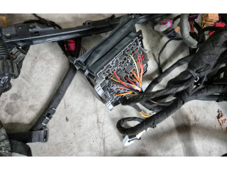 Pojistková skříňka 7P0937548F Volkswagen Touareg II 2013