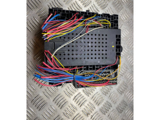 Блок предохранителей  8645729, 8676286   Volvo S80    