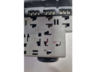 Блок предохранителей  8676286, 000001322313   Volvo V70    
