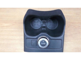 Передний держатель чашки