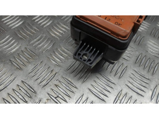 Блок предохранителей MR318828 Mitsubishi Carisma