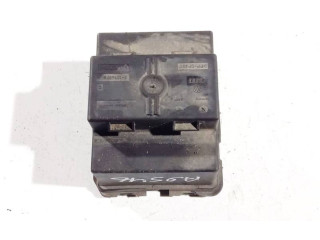 Блок предохранителей  013949781, 0-1394978-1   Volkswagen Touran I    