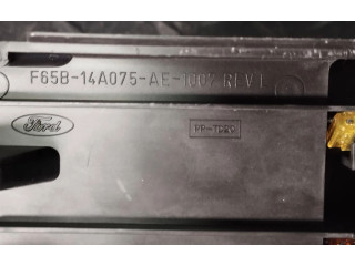 Блок предохранителей  1L1T-14A067-AB, 003068230   Ford F150    