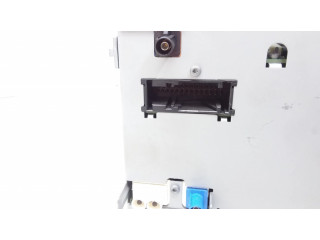 Радио/ проигрыватель CD/DVD / навигация