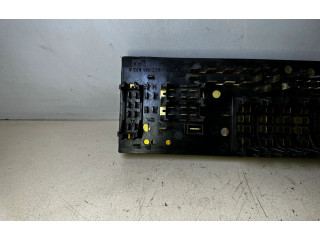 Блок предохранителей 443941822A, 443941822 Audi 80 90 B3