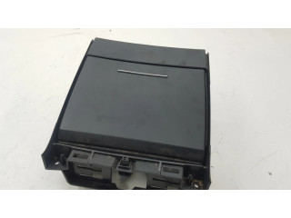 Передний держатель чашки