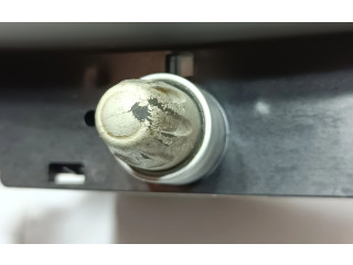 Радио/ проигрыватель CD/DVD / навигация