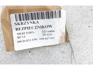 Блок предохранителей  1235400082, 1235400082   Mercedes-Benz W123    