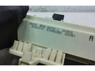 Pojistková skříňka Řídící jednotka BSM 519050058 Mazda 3 I 2008
