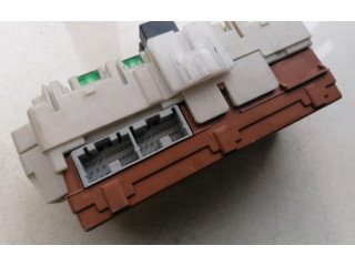 Блок предохранителей 302191456, 30219-1456 Mitsubishi Outlander