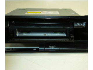 Радио/ проигрыватель CD/DVD / навигация