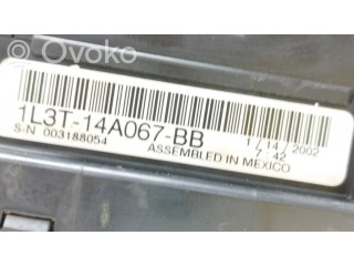 Блок предохранителей 1L3T14A067BB, 003188054   Ford F150    