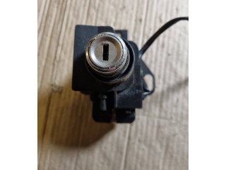 Замок багажника    Mercedes-Benz E W124  