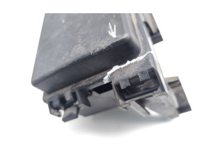 Блок предохранителей 04692087AB Jeep Commander