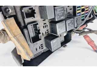 Блок предохранителей  9494210   Volvo V70    