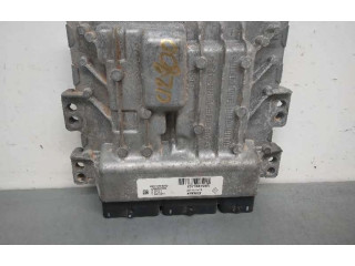 Блок управления двигателя 237108709R   Dacia Duster