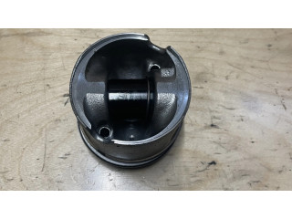Píst 11257803033, 7803033 BMW 1 F20 F21 pro naftový motor 2.0