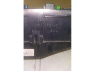   Pojistková skříňka    Ford C-MAX II 2010