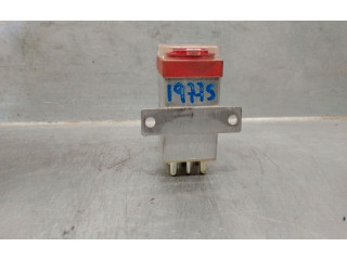 Блок предохранителей 2015403745, 897236000   Mercedes-Benz E W124    