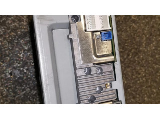 Радио/ проигрыватель CD/DVD / навигация