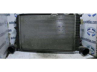 Радиатор интеркулера    Volkswagen Golf VI      