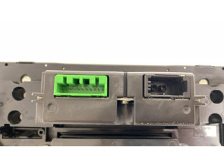 Радио/ проигрыватель CD/DVD / навигация