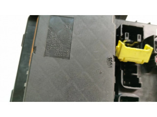 Pojistková skříňka 8264105011 Toyota Avensis T220 2001