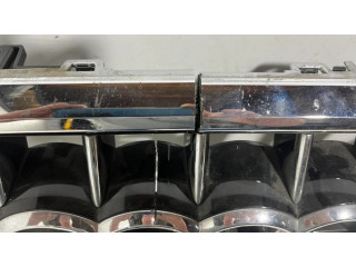 Верхняя решётка Audi Q3 8U 2011-2016 года 8U0853653A