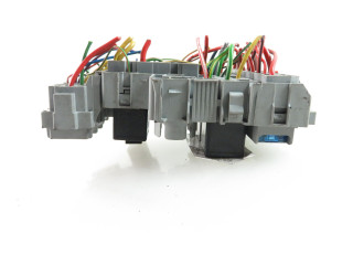 Блок предохранителей  8690698   Volvo XC90    