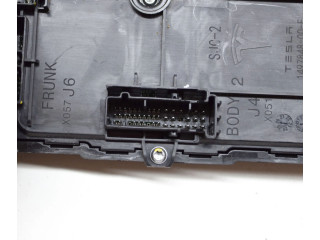 Блок комфорта 156745400B, 156685300A Tesla Model 3