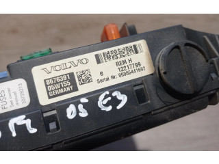 Блок предохранителей 12217799, 8676391   Volvo V70    