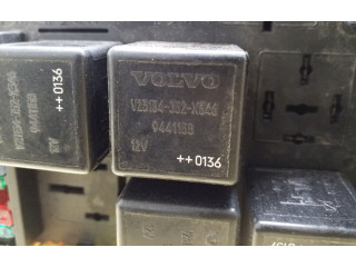 Блок предохранителей 518323324, 8637841   Volvo S60    