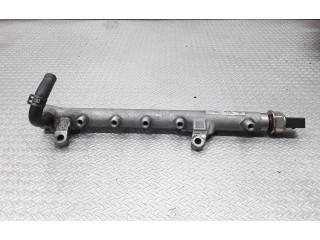 Топливная рампа 03L130089B   Audi A1  