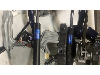 Механизм фиксации задней двери