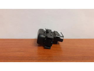 Кнопка крюка в багажнике