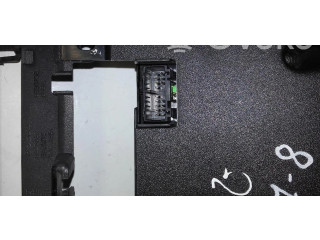 Радио/ проигрыватель CD/DVD / навигация